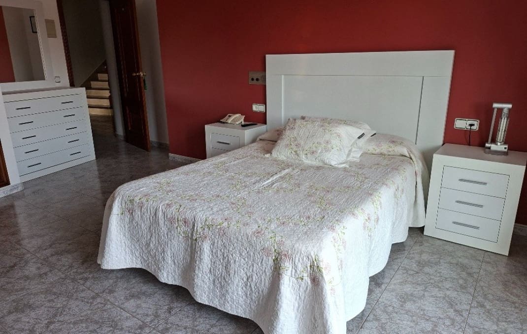 35 slaapkamer Hotel te huur in Pontevedra stad - € 9.000 (Ref: 9797432)