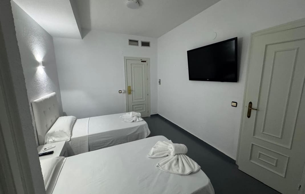 40 bedroom Hotel for sale in Jaen city with pool - € 2,700,000 (Ref: 9827646)