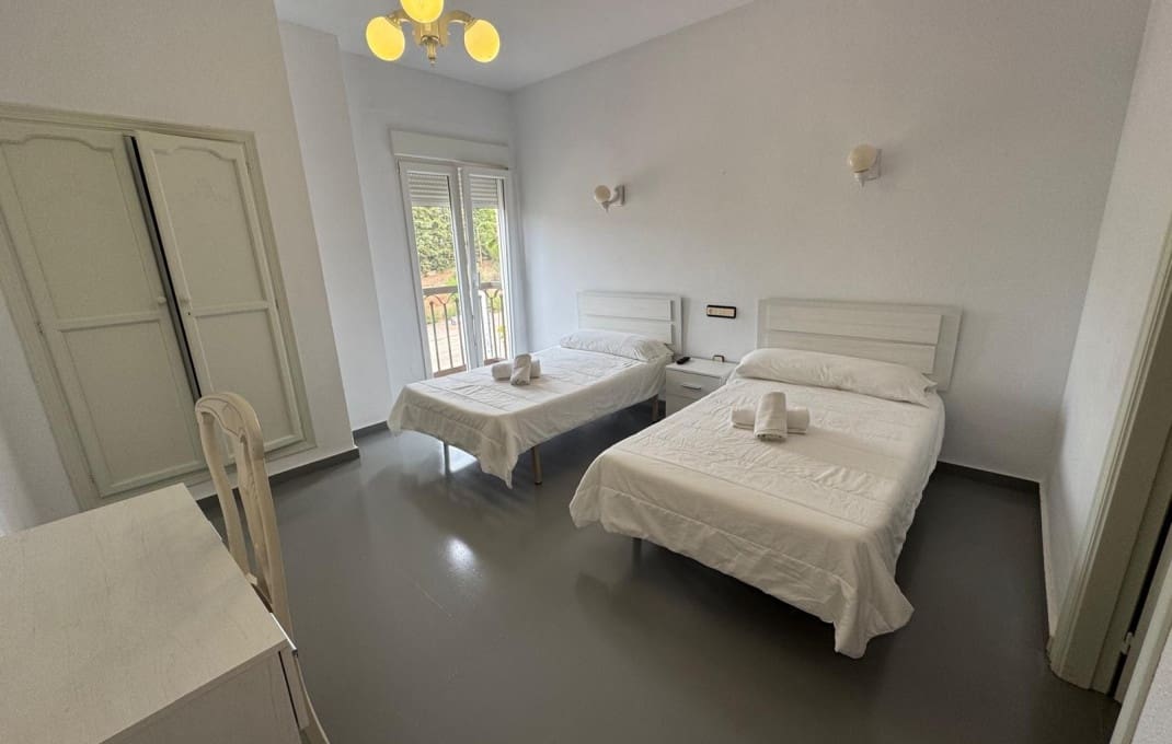 40 bedroom Hotel for sale in Jaen city with pool - € 2,700,000 (Ref: 9827646)