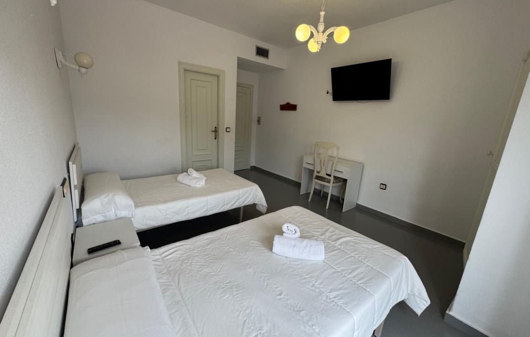 40 bedroom Hotel for sale in Jaen city with pool - € 2,700,000 (Ref: 9827646)