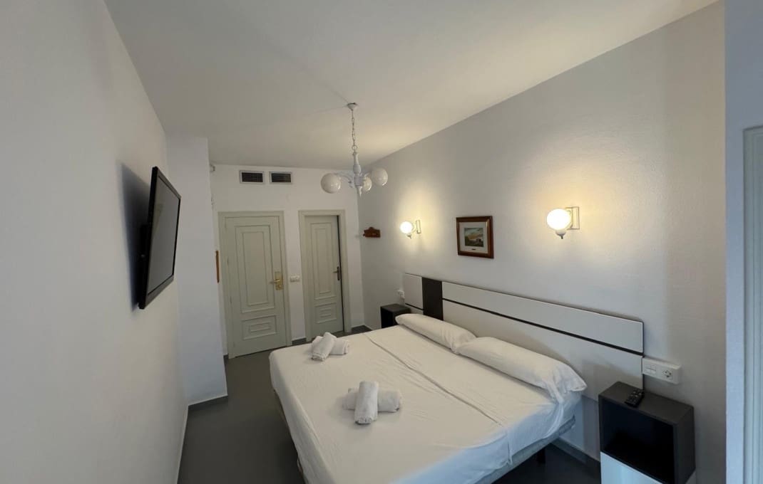 40 bedroom Hotel for sale in Jaen city with pool - € 2,700,000 (Ref: 9827646)