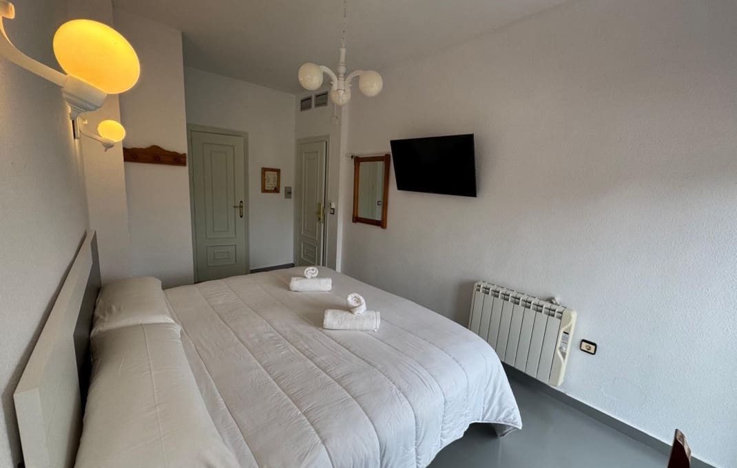 40 bedroom Hotel for sale in Jaen city with pool - € 2,700,000 (Ref: 9827646)