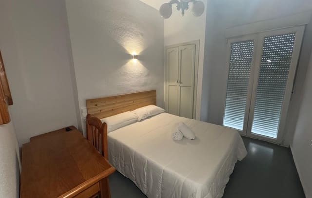 Hotel de 40 habitaciones en Jaén ciudad en venta con piscina - 2.700.000 € (Ref: 9827646)