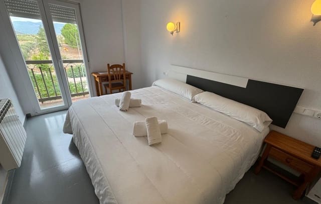 Hotel de 40 habitaciones en Jaén ciudad en venta con piscina - 2.700.000 € (Ref: 9827646)