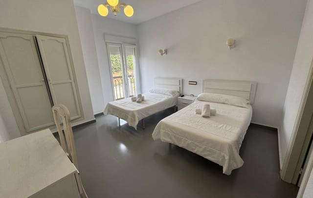 Hotel de 40 habitaciones en Jaén ciudad en venta con piscina - 2.700.000 € (Ref: 9827646)