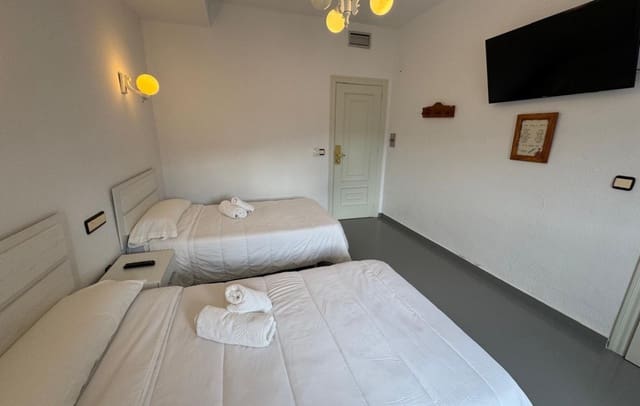 Hotel de 40 habitaciones en Jaén ciudad en venta con piscina - 2.700.000 € (Ref: 9827646)