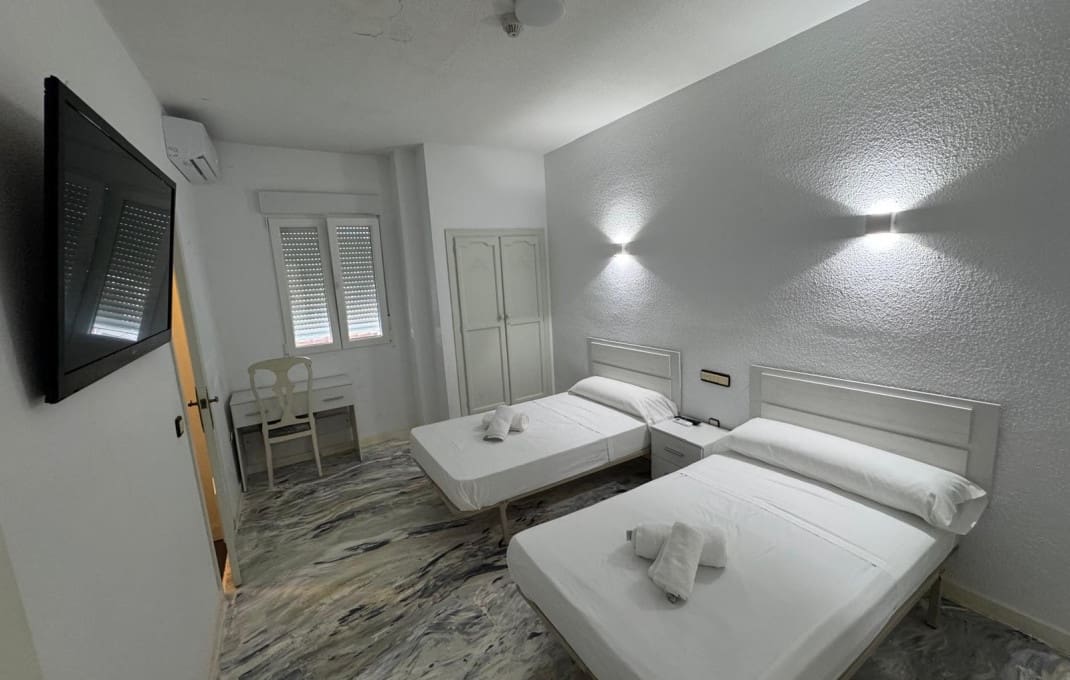 40 bedroom Hotel for sale in Jaen city with pool - € 2,700,000 (Ref: 9827646)