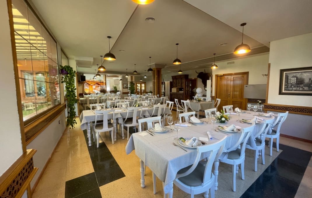40 bedroom Hotel for sale in Jaen city with pool - € 2,700,000 (Ref: 9827646)