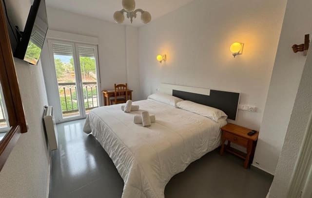 Hotel de 40 habitaciones en Jaén ciudad en venta con piscina - 2.700.000 € (Ref: 9827646)