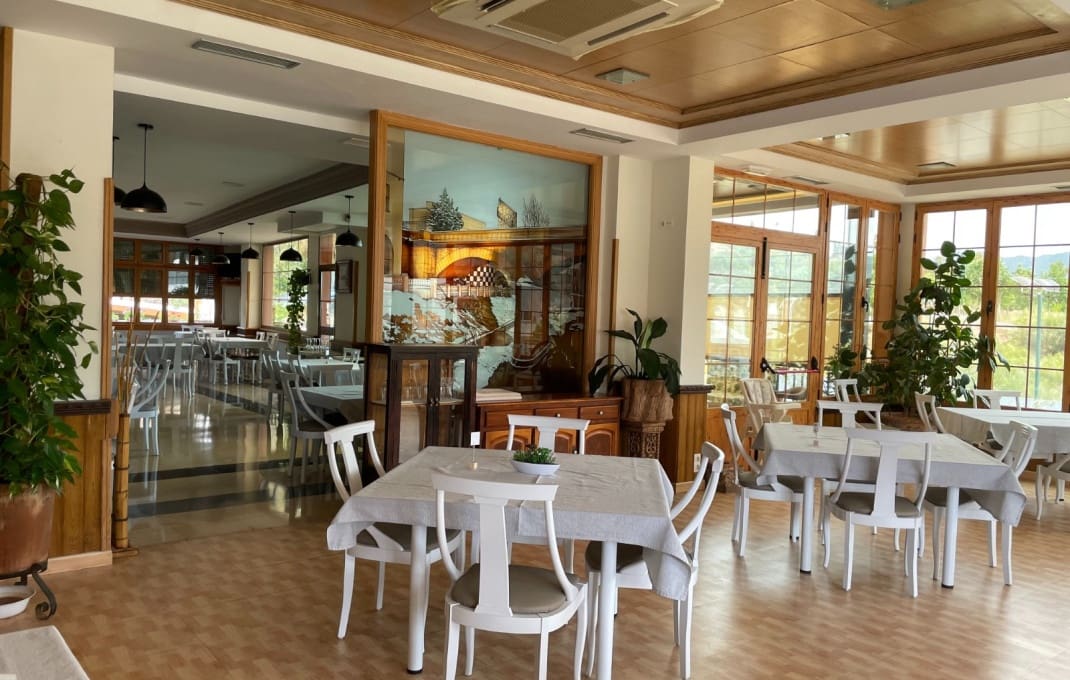 40 bedroom Hotel for sale in Jaen city with pool - € 2,700,000 (Ref: 9827646)