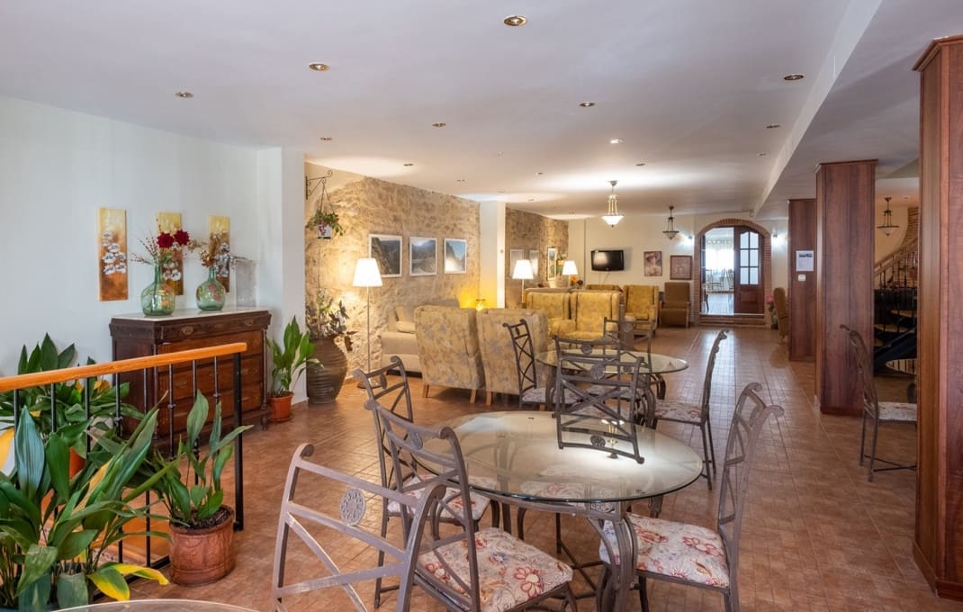 22 bedroom Hotel for sale in Salamanca city - € 650,000 (Ref: 9862453)