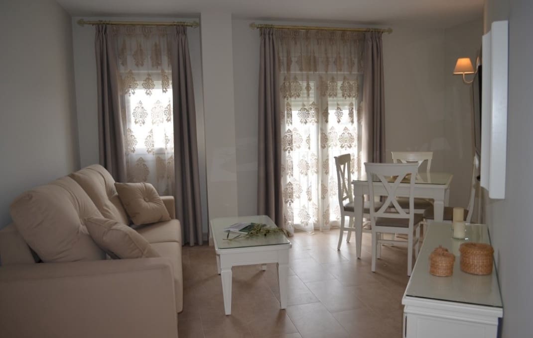 19 soveværelse Hotel til salg i Sevilla by - € 2.000.000 (Ref: 9946722)