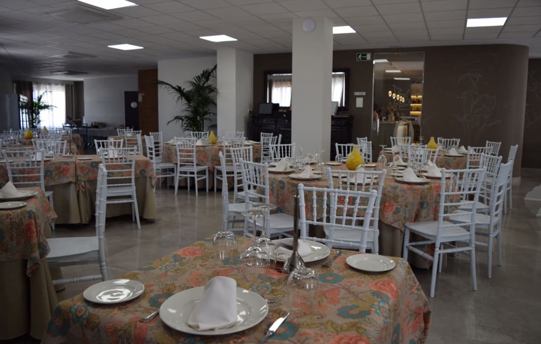 19 soveværelse Hotel til salg i Sevilla by - € 2.000.000 (Ref: 9946722)