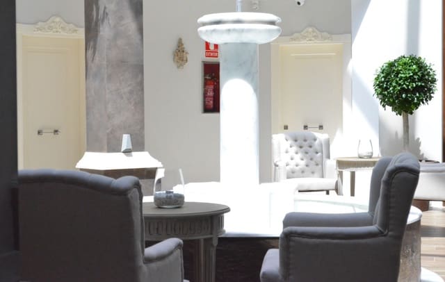 19 soveværelse Hotel til salg i Sevilla by - € 2.000.000 (Ref: 9946722)