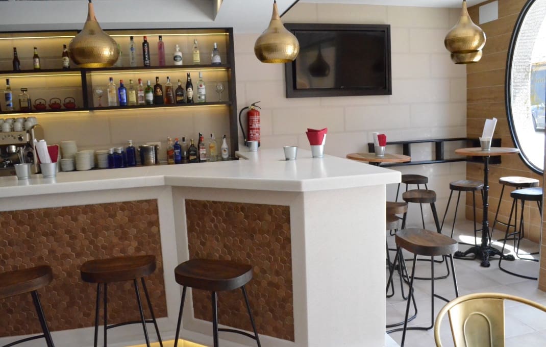 19 soveværelse Hotel til salg i Sevilla by - € 2.000.000 (Ref: 9946722)