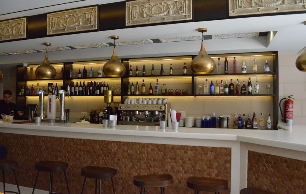 19 soveværelse Hotel til salg i Sevilla by - € 2.000.000 (Ref: 9946722)