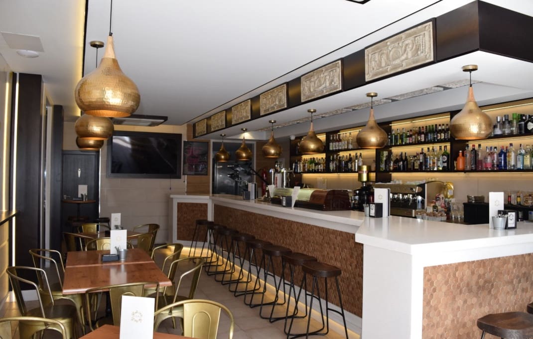 19 soveværelse Hotel til salg i Sevilla by - € 2.000.000 (Ref: 9946722)