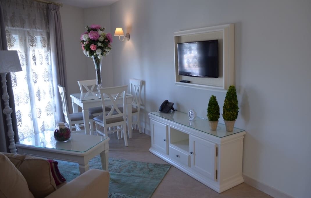 19 soveværelse Hotel til salg i Sevilla by - € 2.000.000 (Ref: 9946722)