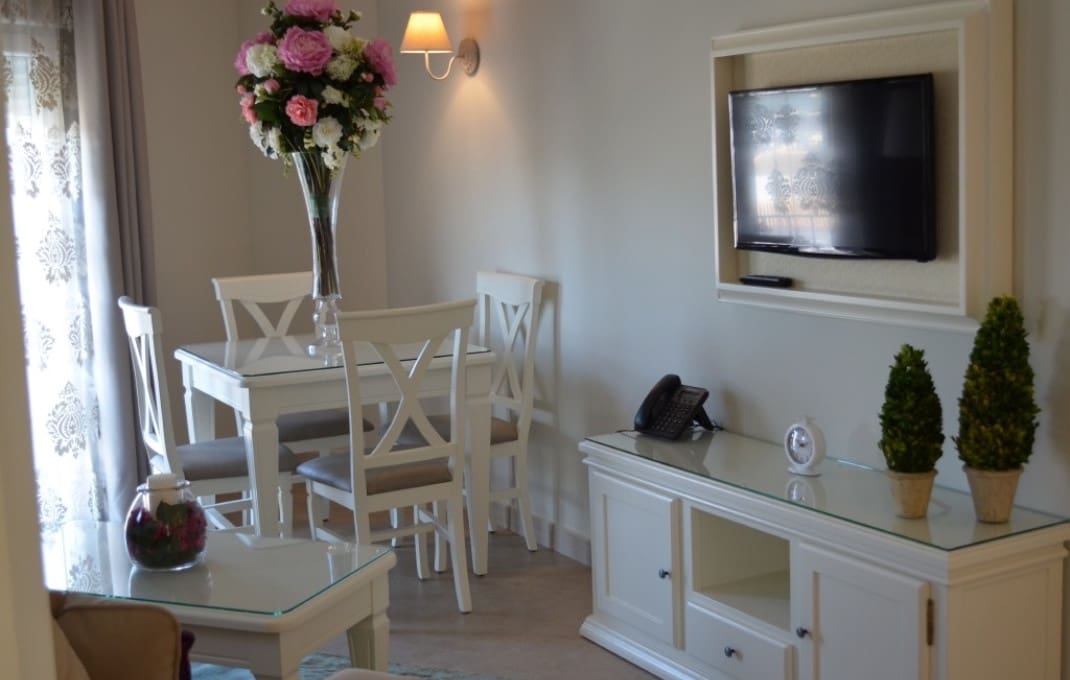 19 soveværelse Hotel til salg i Sevilla by - € 2.000.000 (Ref: 9946722)