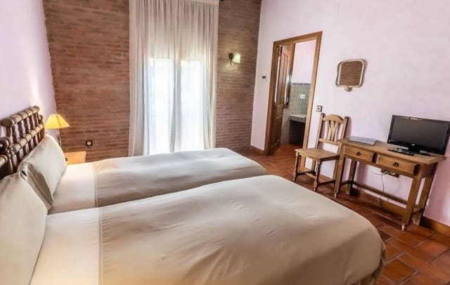 10 sypialnia Hotel na sprzedaż w Miasto Badajoz - 620 000 € (Ref: 9948538)