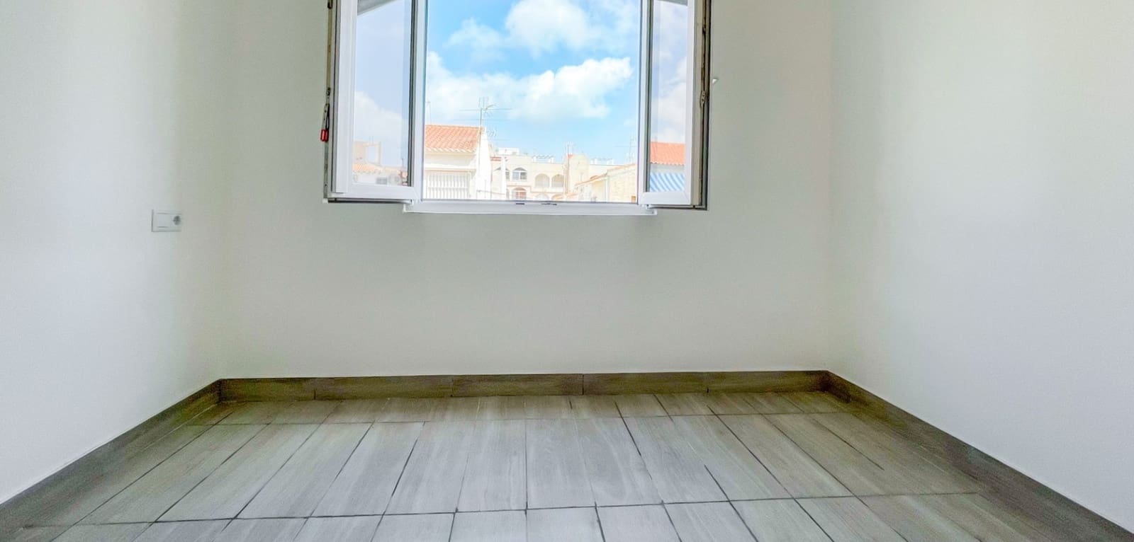 2 bedroom Apartment for sale in Torrevieja - € 140,000 (Ref: 10000949)