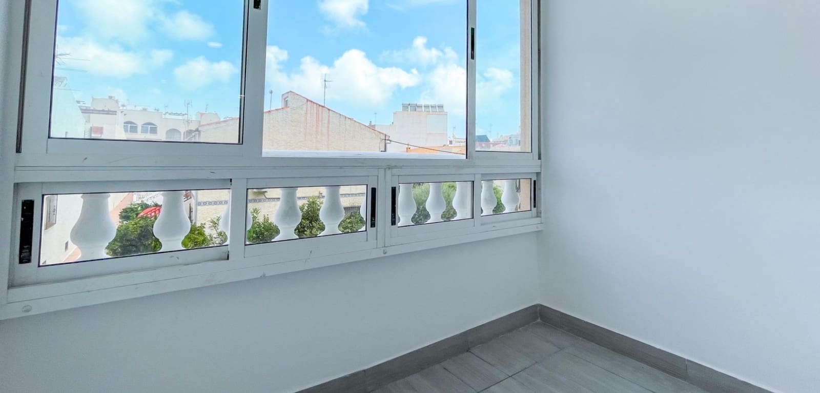 2 bedroom Apartment for sale in Torrevieja - € 140,000 (Ref: 10000949)