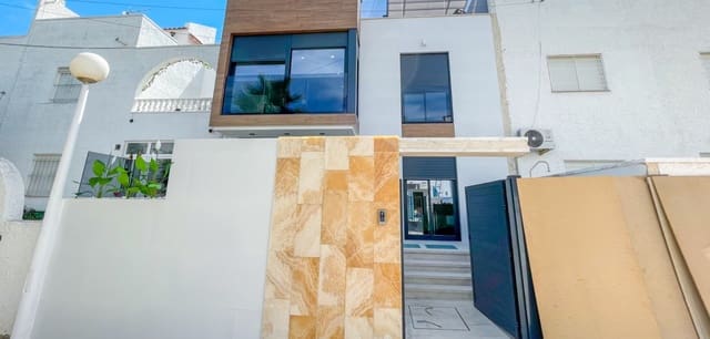 Casa de 3 habitaciones en Nueva Torrevieja, Torrevieja en venta con piscina - 539.000 € (Ref: 10019372)