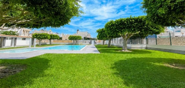 2 quarto Casa em Banda para venda em El Chaparral - La Siesta - La Torreta, Torrevieja com piscina - 197 900 € (Ref: 10021388)