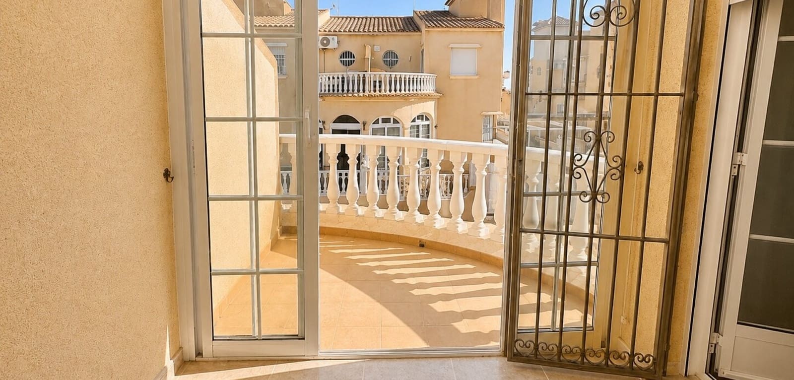 2 makuuhuone Omakotitalo myytävänä paikassa Playa Flamenca mukana uima-altaan - 199 500 € (Ref: 10022893)