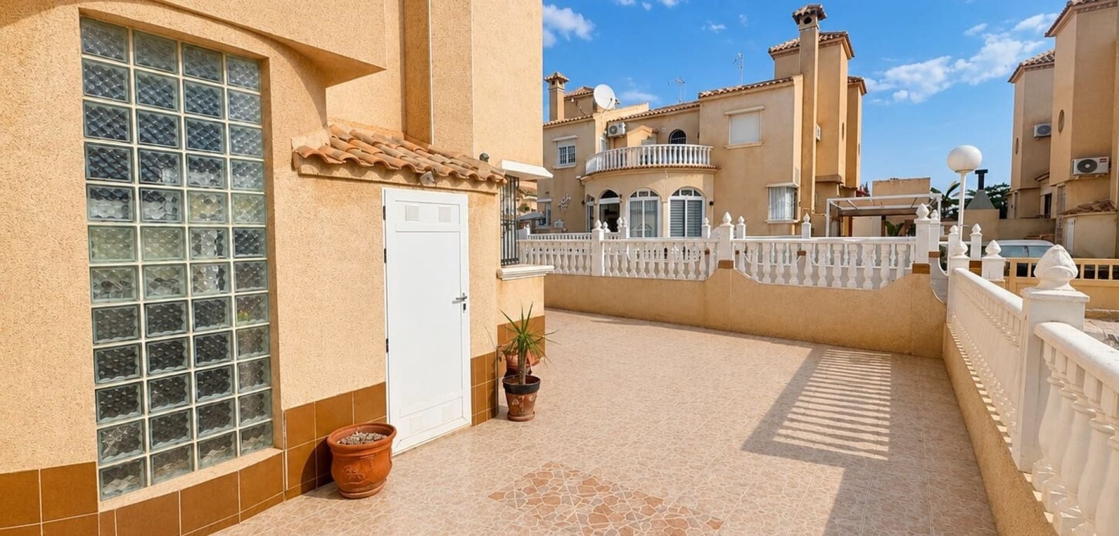 2 makuuhuone Omakotitalo myytävänä paikassa Playa Flamenca mukana uima-altaan - 199 500 € (Ref: 10022893)