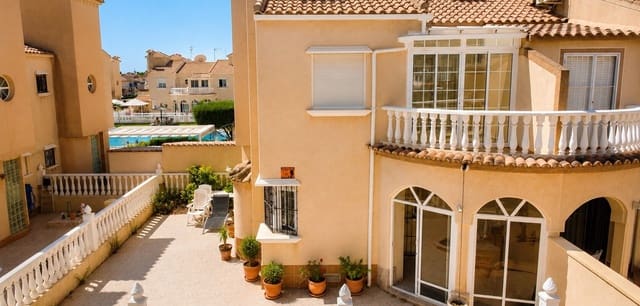 2 makuuhuone Omakotitalo myytävänä paikassa Playa Flamenca, Orihuela mukana uima-altaan - 199 500 € (Ref: 10022893)