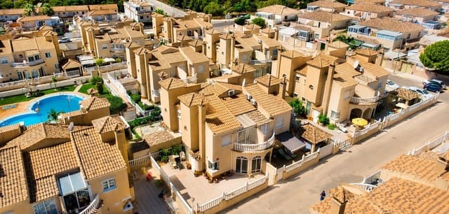 2 makuuhuone Omakotitalo myytävänä paikassa Playa Flamenca, Orihuela mukana uima-altaan - 199 500 € (Ref: 10022893)