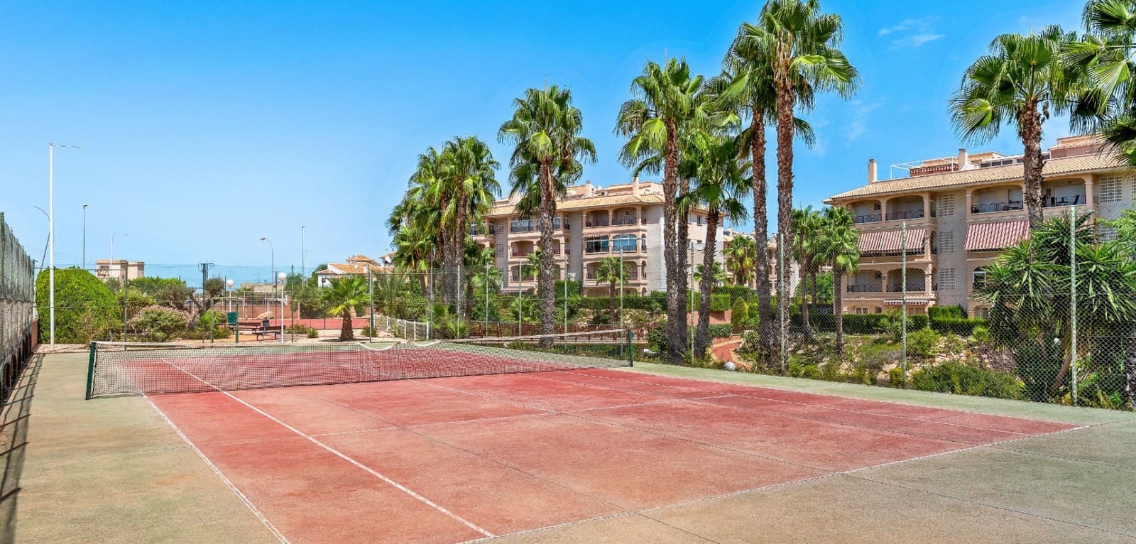 Apartamento de 2 habitaciones en Playa Flamenca en venta con piscina - 215.000 € (Ref: 10035636)