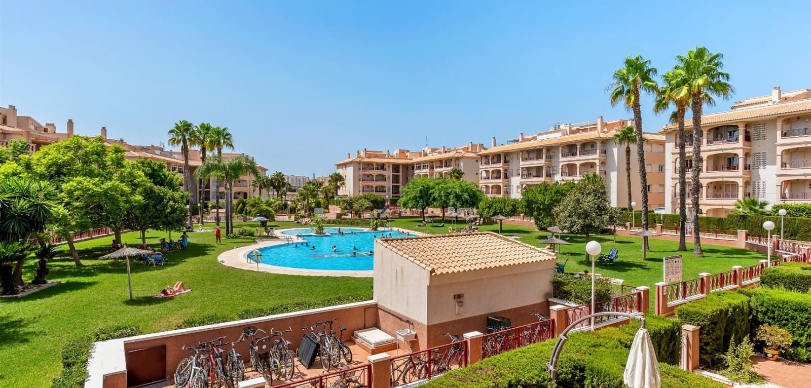 Apartamento de 2 habitaciones en Playa Flamenca en venta con piscina - 215.000 € (Ref: 10035636)