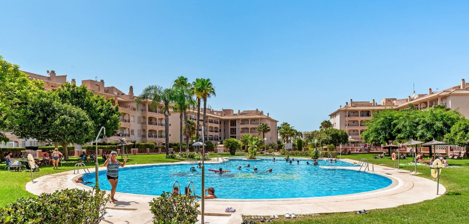 Apartamento de 2 habitaciones en Playa Flamenca en venta con piscina - 215.000 € (Ref: 10035636)