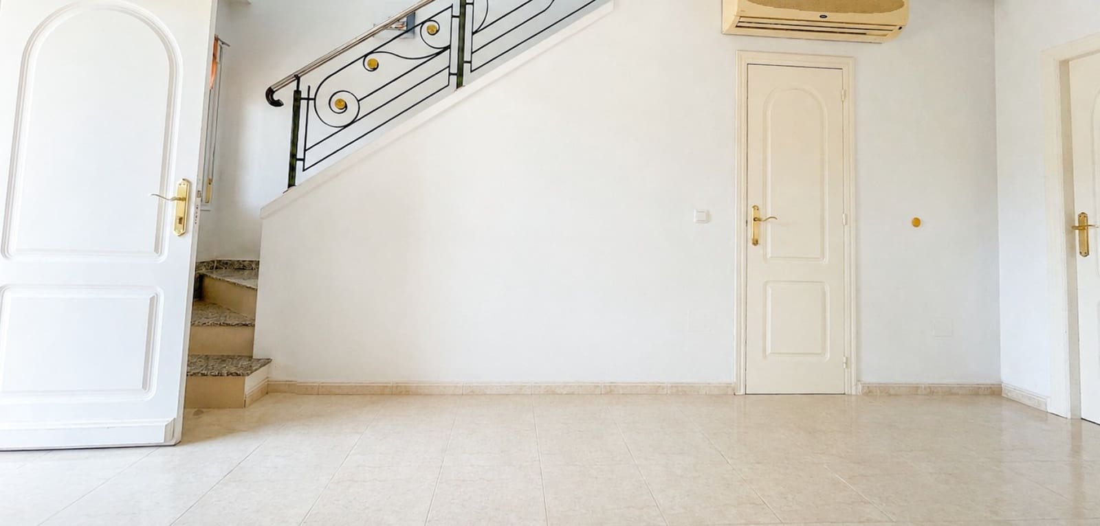 3 bedroom Townhouse for sale in Dona Pepa with pool - € 229,000 (Ref: 10046357)