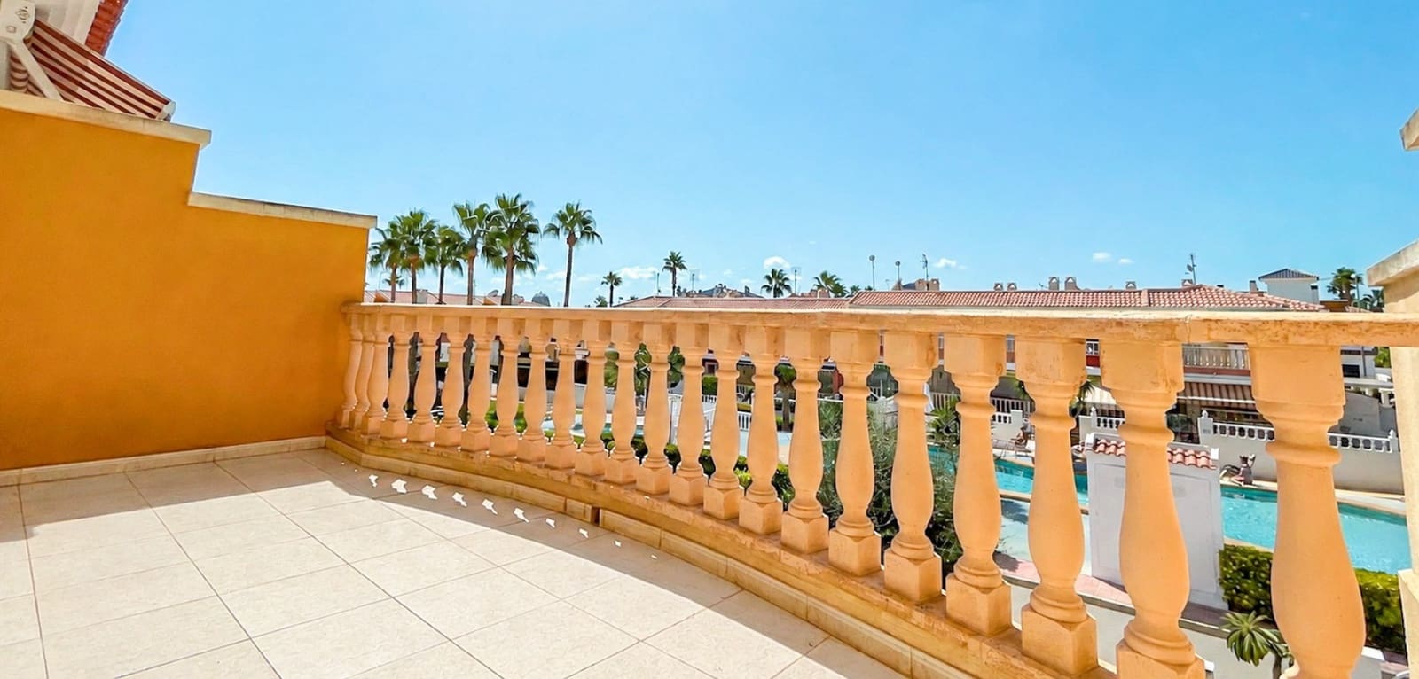 3 bedroom Townhouse for sale in Dona Pepa with pool - € 229,000 (Ref: 10046357)