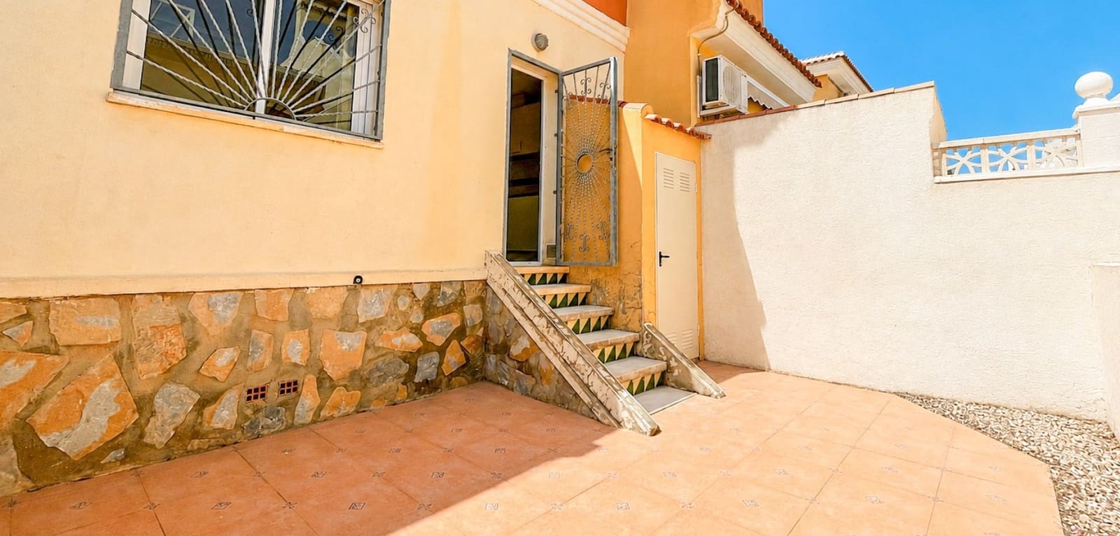 3 bedroom Townhouse for sale in Dona Pepa with pool - € 229,000 (Ref: 10046357)