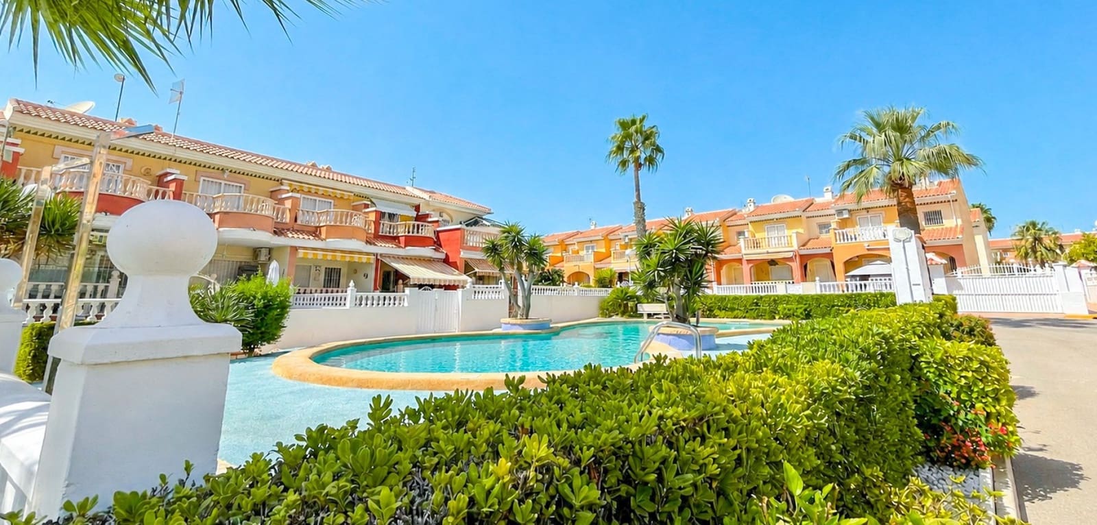 3 bedroom Townhouse for sale in Dona Pepa with pool - € 229,000 (Ref: 10046357)