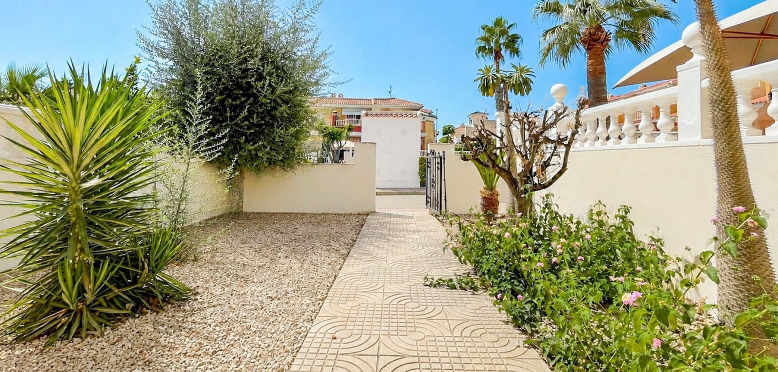 3 bedroom Townhouse for sale in Dona Pepa with pool - € 229,000 (Ref: 10046357)