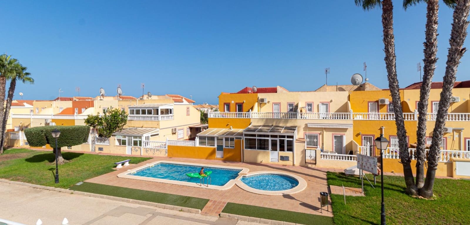 2 soveværelse Byhus til salg i Cabo Roig med swimmingpool - € 199.000 (Ref: 10051912)