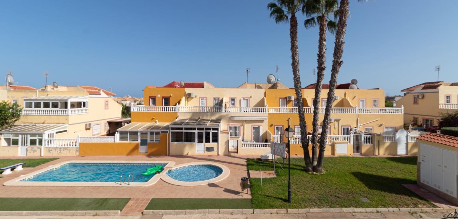 2 soveværelse Byhus til salg i Cabo Roig med swimmingpool - € 199.000 (Ref: 10051912)