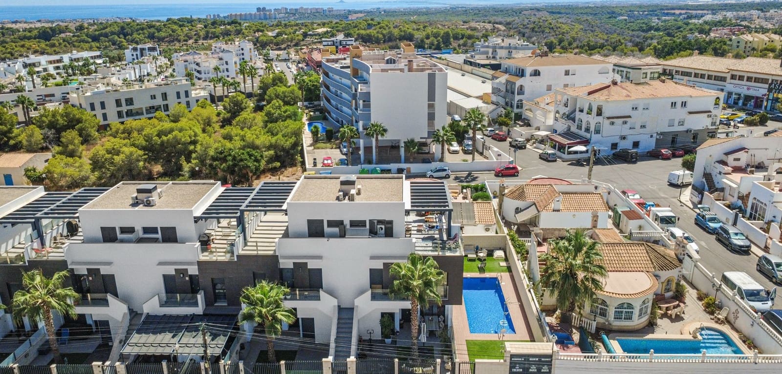 2 soveværelse Lejlighed til salg i Villamartin med swimmingpool - € 249.000 (Ref: 10057198)