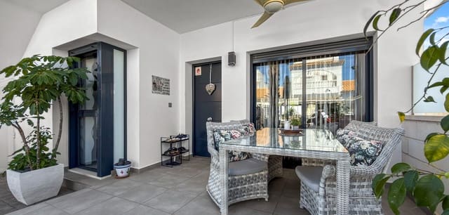 2 soveværelse Lejlighed til salg i Villamartin, Orihuela med swimmingpool - € 249.000 (Ref: 10057198)