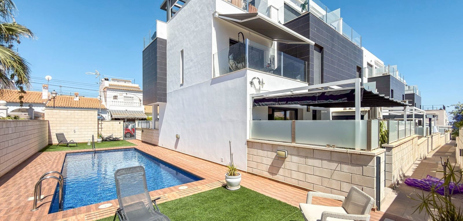 2 soveværelse Lejlighed til salg i Villamartin med swimmingpool - € 249.000 (Ref: 10057198)