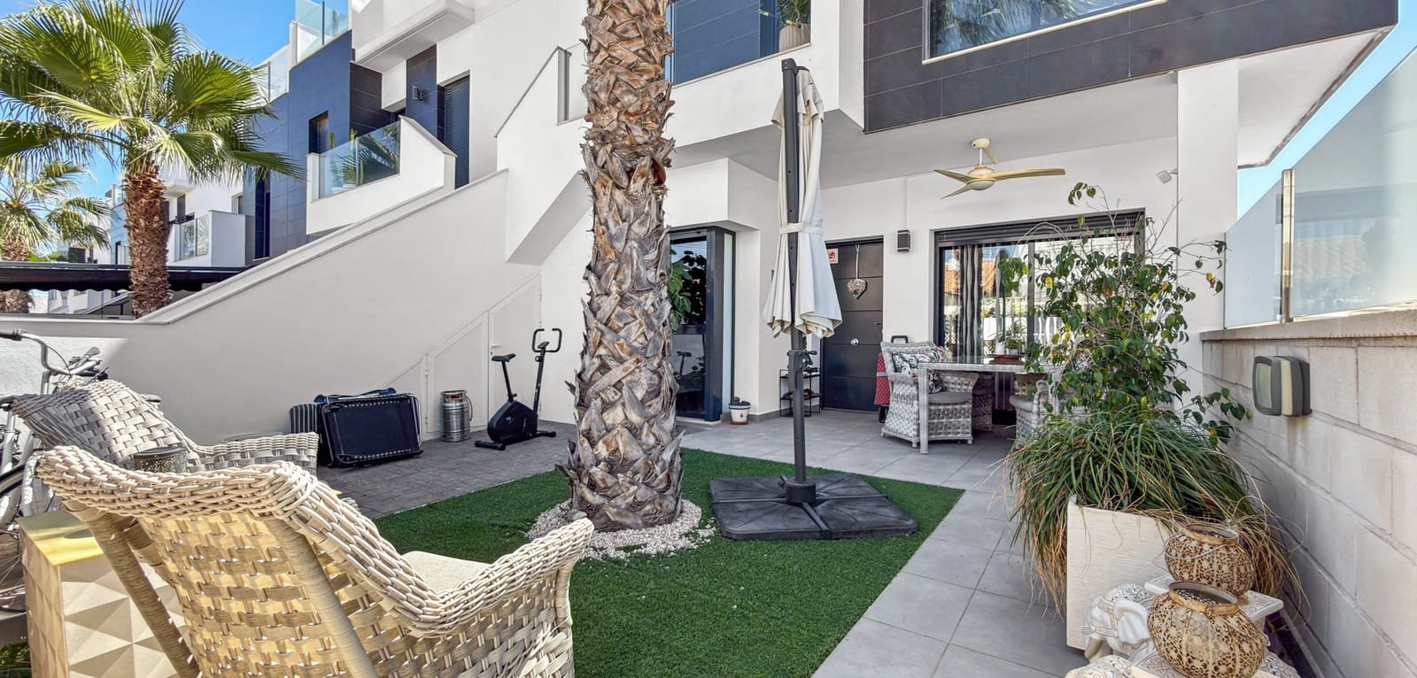 2 soveværelse Lejlighed til salg i Villamartin med swimmingpool - € 249.000 (Ref: 10057198)