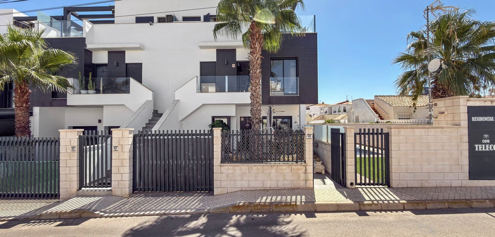 2 soveværelse Lejlighed til salg i Villamartin med swimmingpool - € 249.000 (Ref: 10057198)