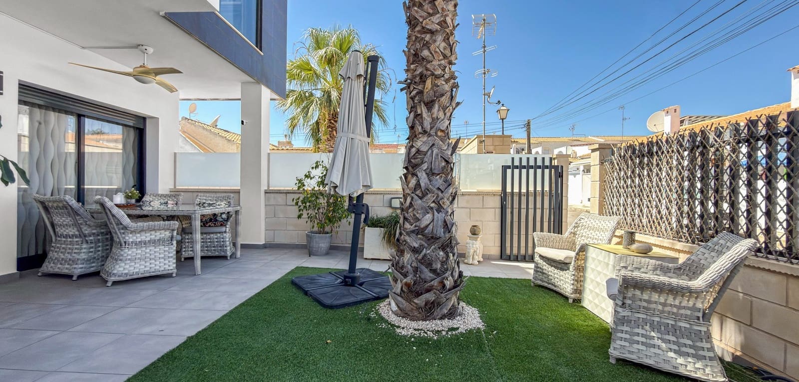 2 soveværelse Lejlighed til salg i Villamartin med swimmingpool - € 249.000 (Ref: 10057198)