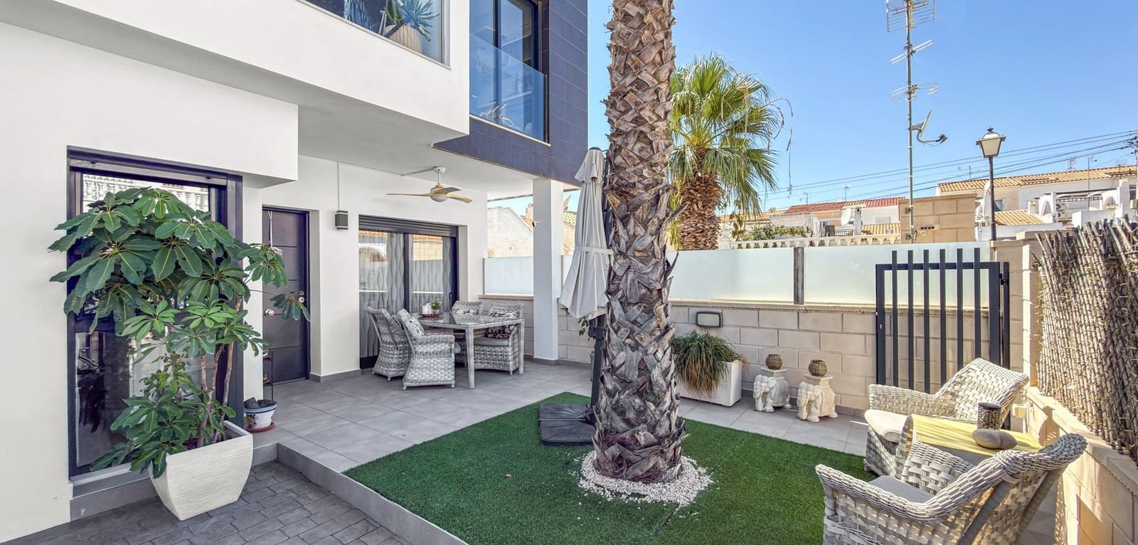 2 soveværelse Lejlighed til salg i Villamartin med swimmingpool - € 249.000 (Ref: 10057198)