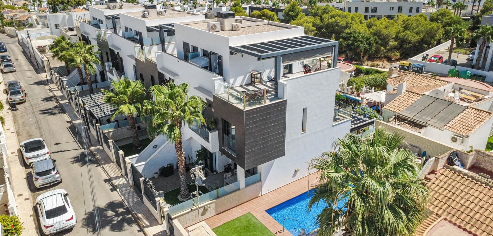 2 soveværelse Lejlighed til salg i Villamartin med swimmingpool - € 249.000 (Ref: 10057198)